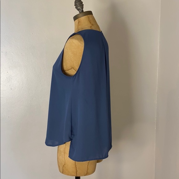 Sleeveless Perrywinkle Blouse SM - Picture 13 of 14